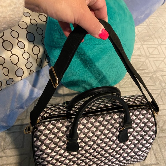 Gorgeous looks like Goyard satchel purse - Picture 2 of 8